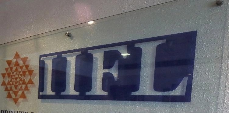 IIFL Securities Shares Tumble Over 19% After SEBI Ban On Taking New Clients 