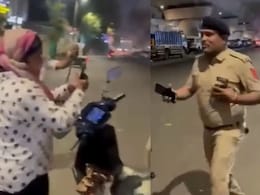 Traffic Police VIDEO: तावातावात आला अन् जोरदार कानाखाली मारली; ट्रॅफिक पोलिसाची महिलेला मारहाण!