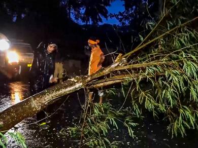 Cyclone Dana Highlights: Landfall Begins, To Continue Until Friday Morning