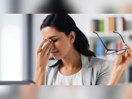 आंखों की दुश्मन हैं ये आदतें, ऐसे करें बचाव