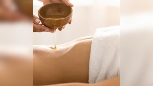 नाभि पर तेल लगाने से क्या होता है? आयुर्वेद से जानें किन लोगों को और कैसे करना चाहिए इस्तेमाल