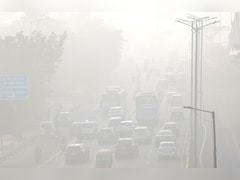 दिल्ली-NCR में नहीं सुधरी आबो-हवा, कई इलाकों में AQI 300 पार , जानें कब मिलेगी ऐसे प्रदूषण से निजात