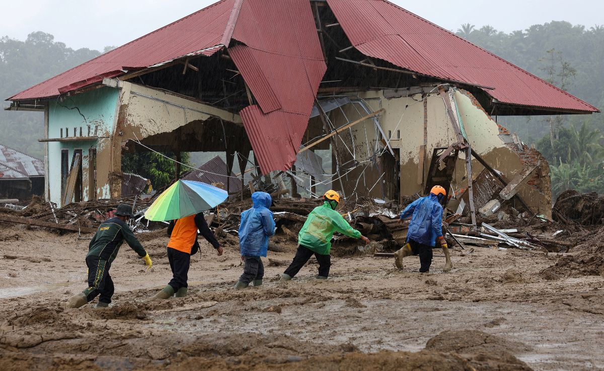 Catastrophic Asian Floods Kill 1,200 Across Four Countries as Relief Efforts Face Critical Supply Challenges