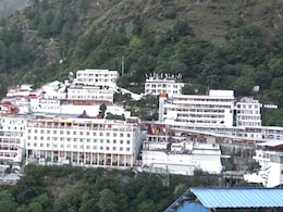 वैष्णो देवी जाने वाले भक्तों के लिए बड़ी खबर: RFID कार्ड मिलते ही 10 घंटे में शुरू करनी होगी चढ़ाई, 24 घंटे में वापसी! जानें नए नियम