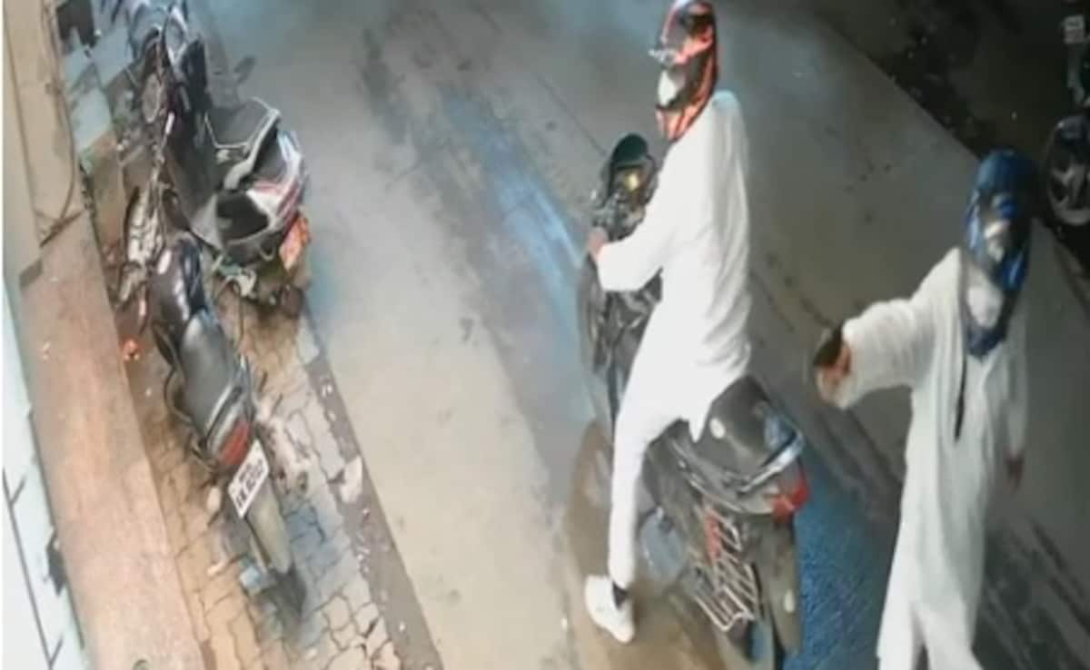 Firing outside BJP candidate Pawan Walekar's Thane office; security guard injured