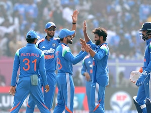 3rd ODI LIVE: Prasidh Krishna Strikes After Expensive Spell; SA 3 Down