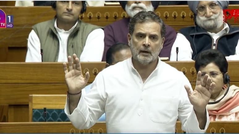 राहुल गांधी की जर्मनी यात्रा पर मचा बवाल, बीजेपी ने बताया 'विदेश नायक', प्रियंका का पलटवार