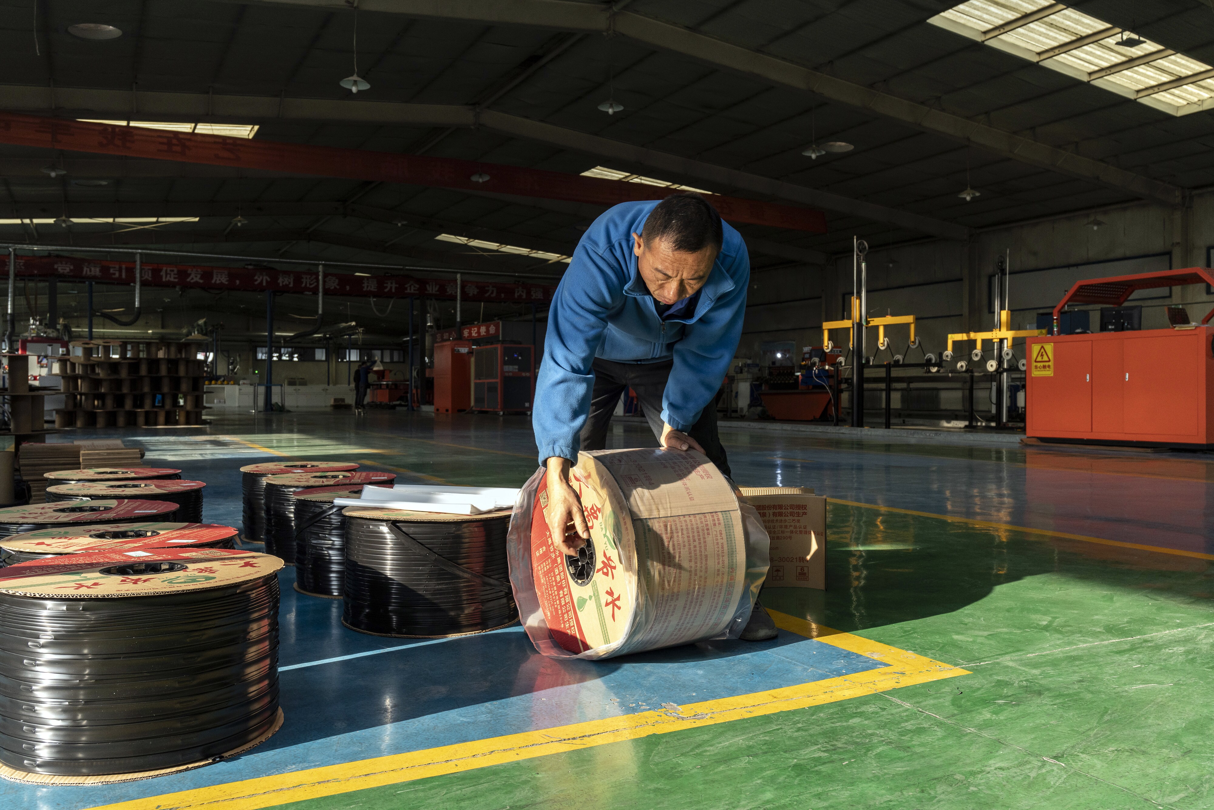 China Factory Activity Returns To Expansion But Trade Risks Grow