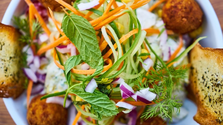 Nutritionist Shares A Festive Salad That Tastes Good Without The Guilt