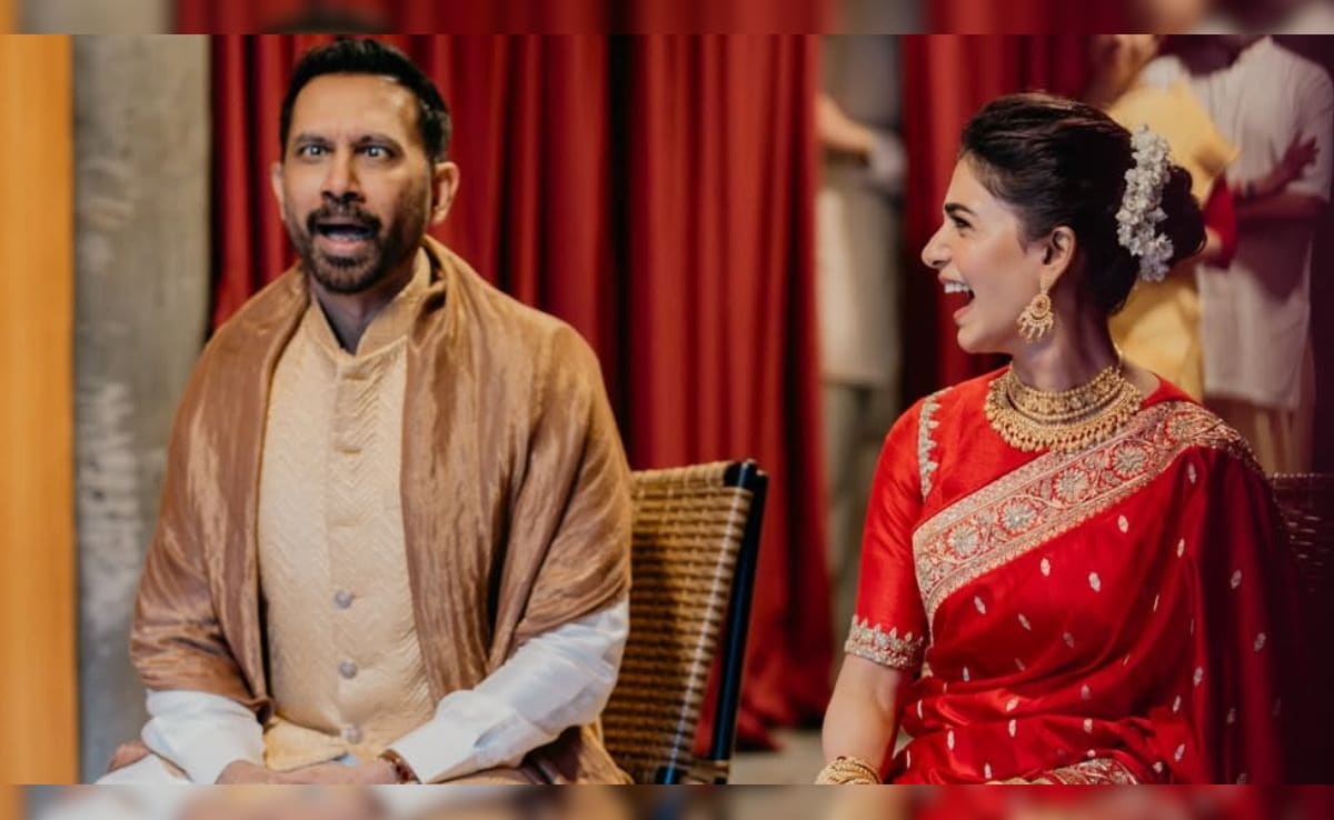 Samantha Can't Take Her Eyes Off Raj Nidimoru In Hilarious Unseen Wedding Pic