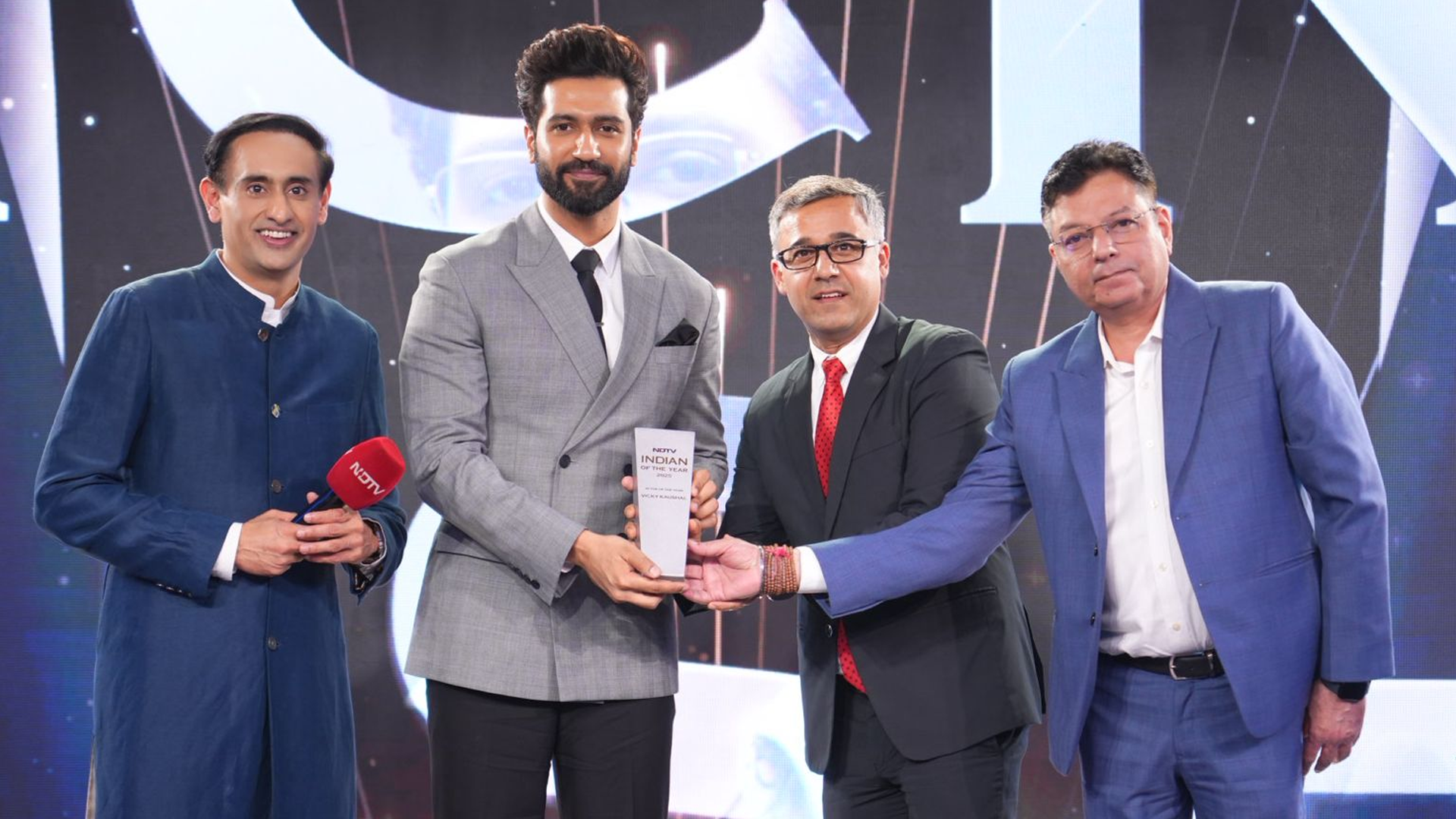 "To The Little One": Vicky Kaushal Dedicates Actor Of The Year Award To Newborn Son