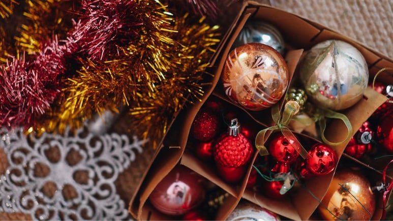 Christmas Tree Decoration Items: घर को दें फेस्टिव लुक, हर कोई हो जाएगा इंप्रेस