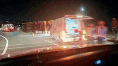 डिवाइडर से टक्कर और हाइवे पर पलट गई बस, इंडोनेशिया में भयंकर सड़क हादसे में 16 की दर्दनाक मौत