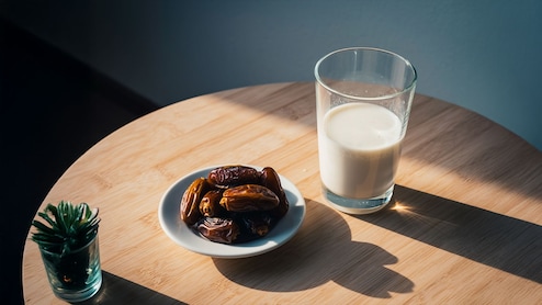 Dates and Milk Benefits: दूध में खजूर डालकर पीने के फायदे जानकर रह जाएंगे दंग, तन-मन दोनों को मिलता है फायदा&nbsp;