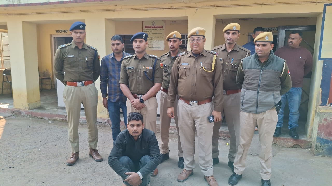 पुलिस गिरफ्त में आरोपी प्रेमी शाहरुख