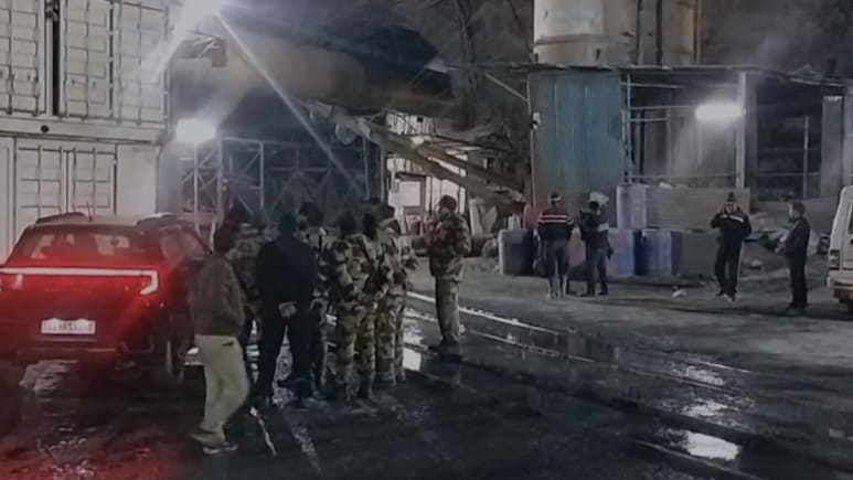 उत्तराखंड के चमोली में बड़ा हादसा: सुरंग में टकराईं दो लोको ट्रेनें, 60 मजदूर घायल