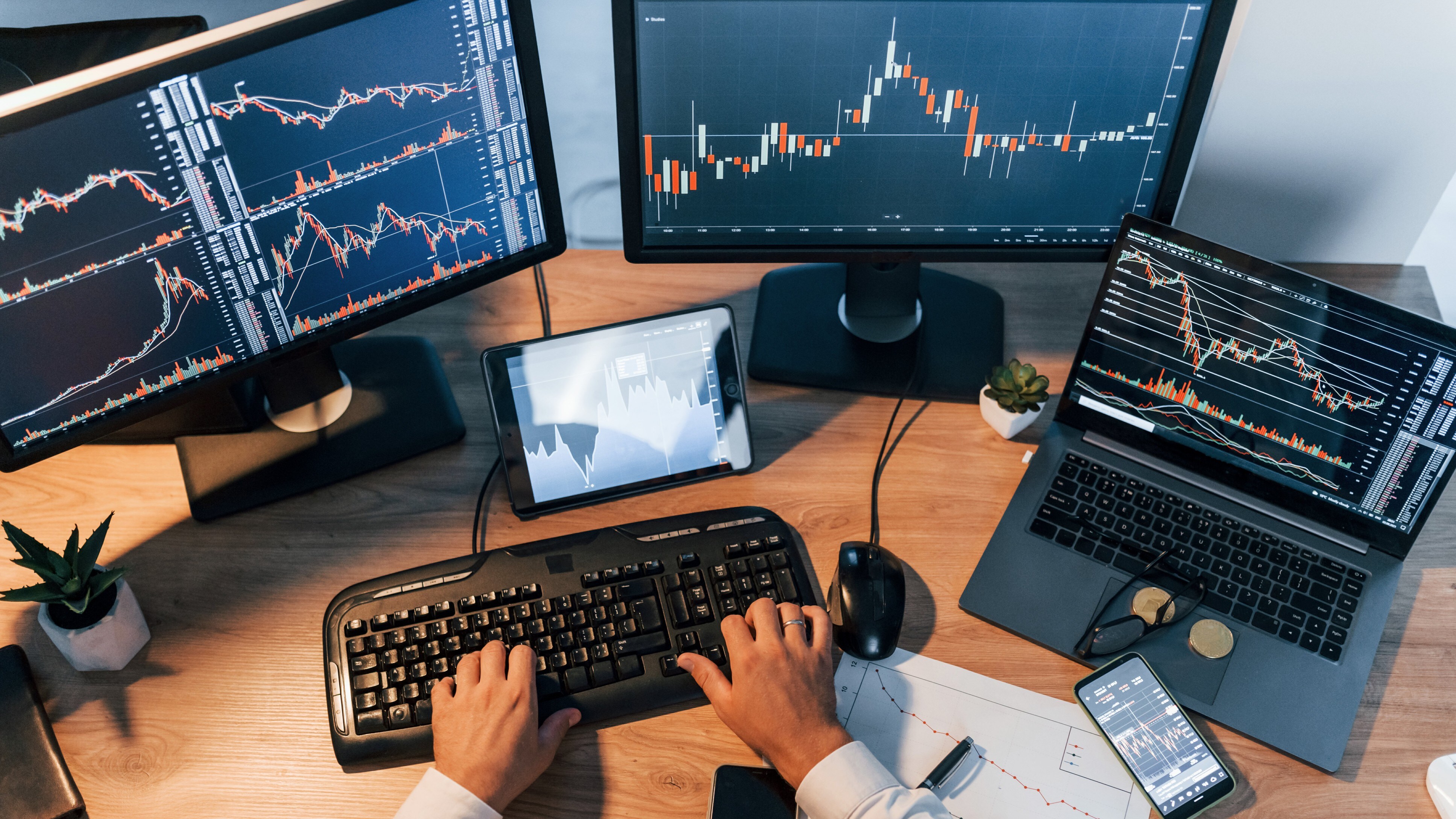 Trade Setup For March 5: Multiple Support Zones Near 21,800