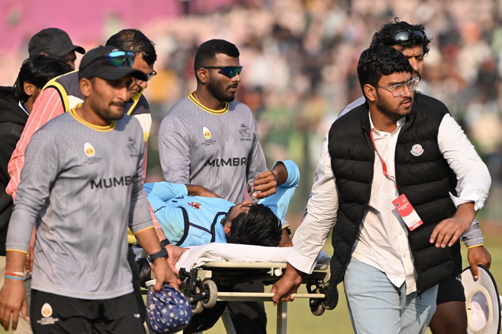 VHT 2025: मुंबई के स्टार क्रिकेटर को लगी गंभीर चोट, CT स्कैन के लिए भेजा गया हॉस्पिटल, KKR के खेल चुके दो सीजन