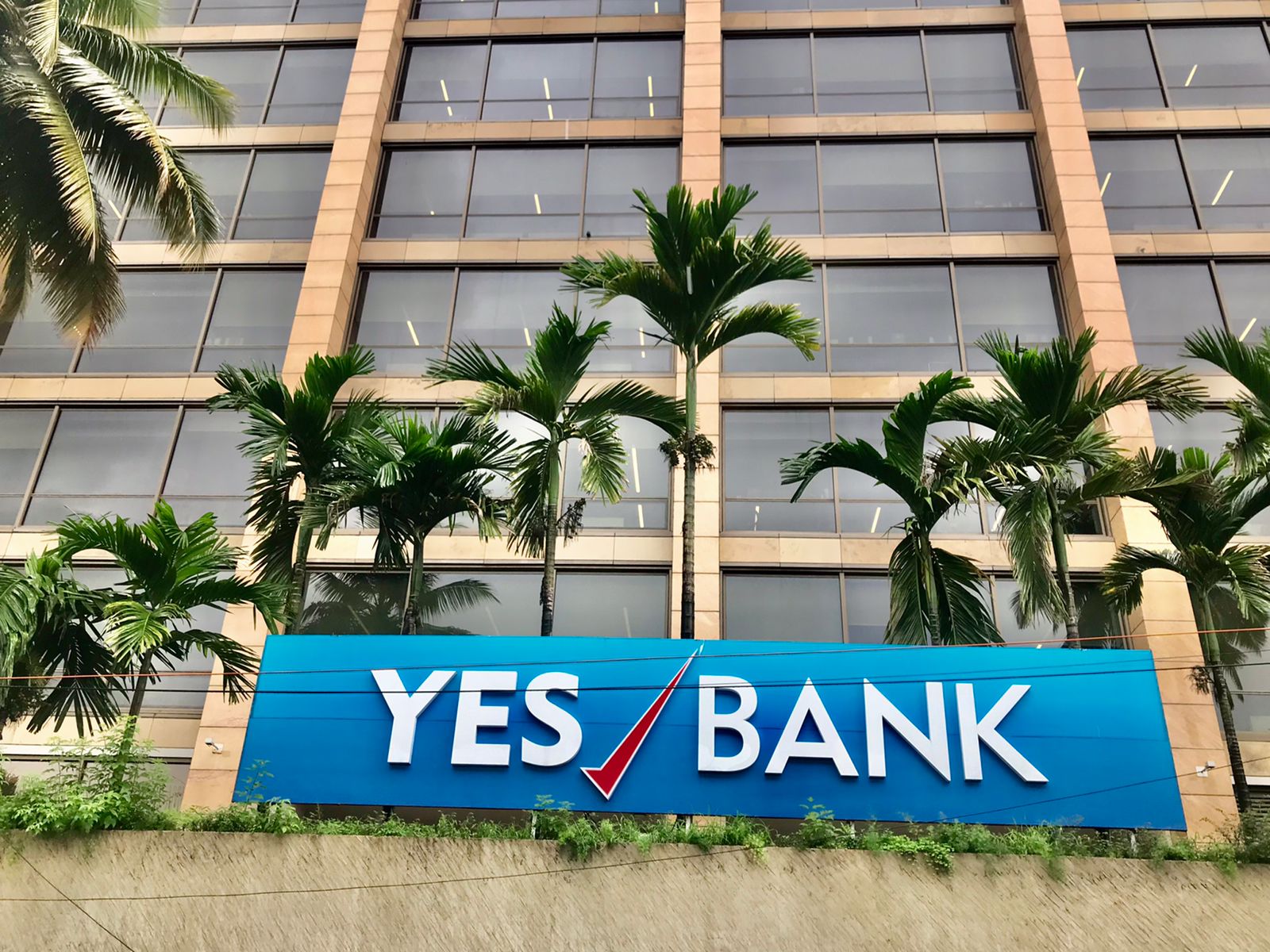 Yes Bank To Raise Over $1 Billion From Carlyle And Advent