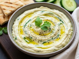 Forget Mint Chutney, Enjoy Your Fried Snacks With This Winter-Special Bathua Dip