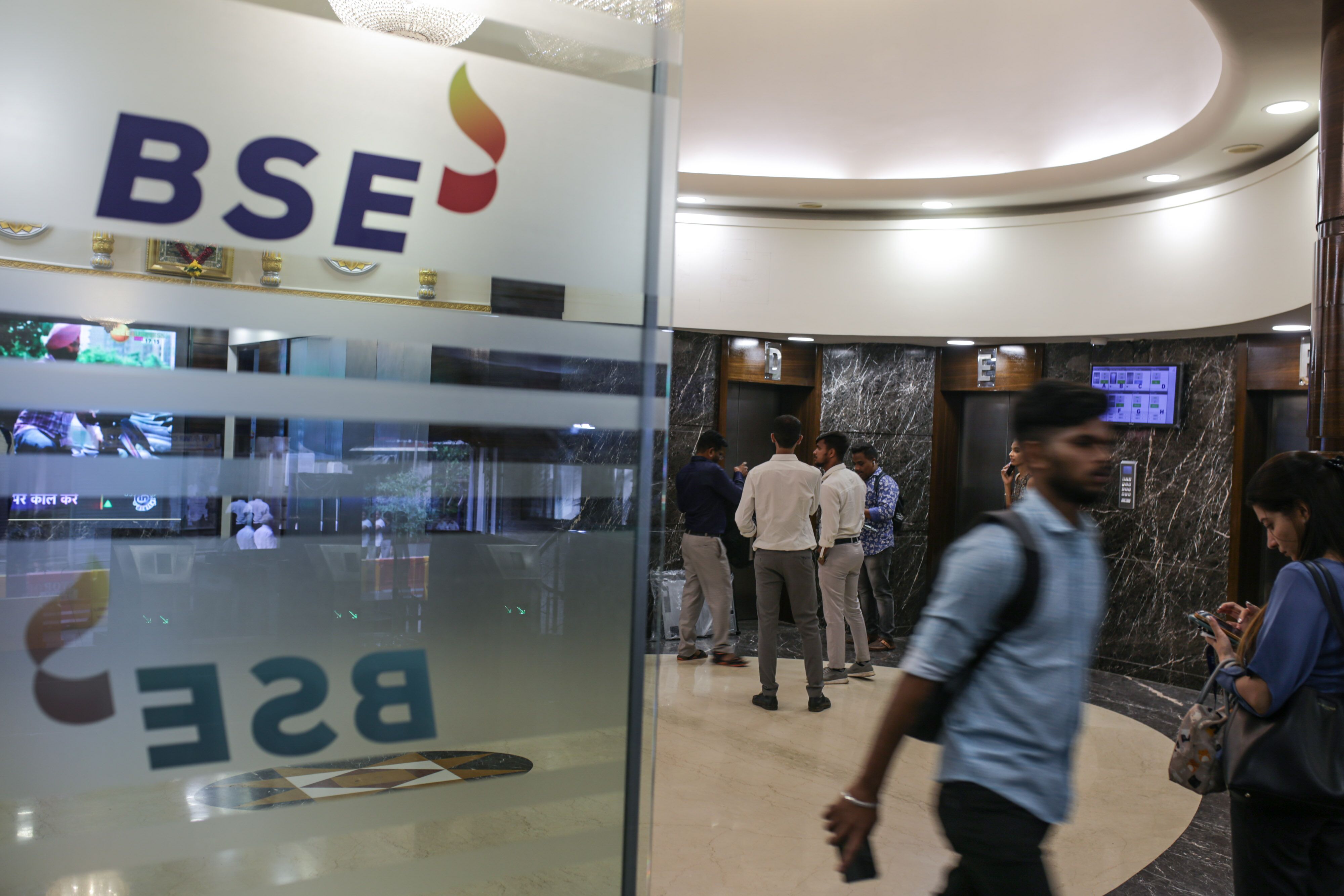 Stock Market Today: Sensex, Nifty Close Near Four-Month Low, FPIs Turn Net Sellers