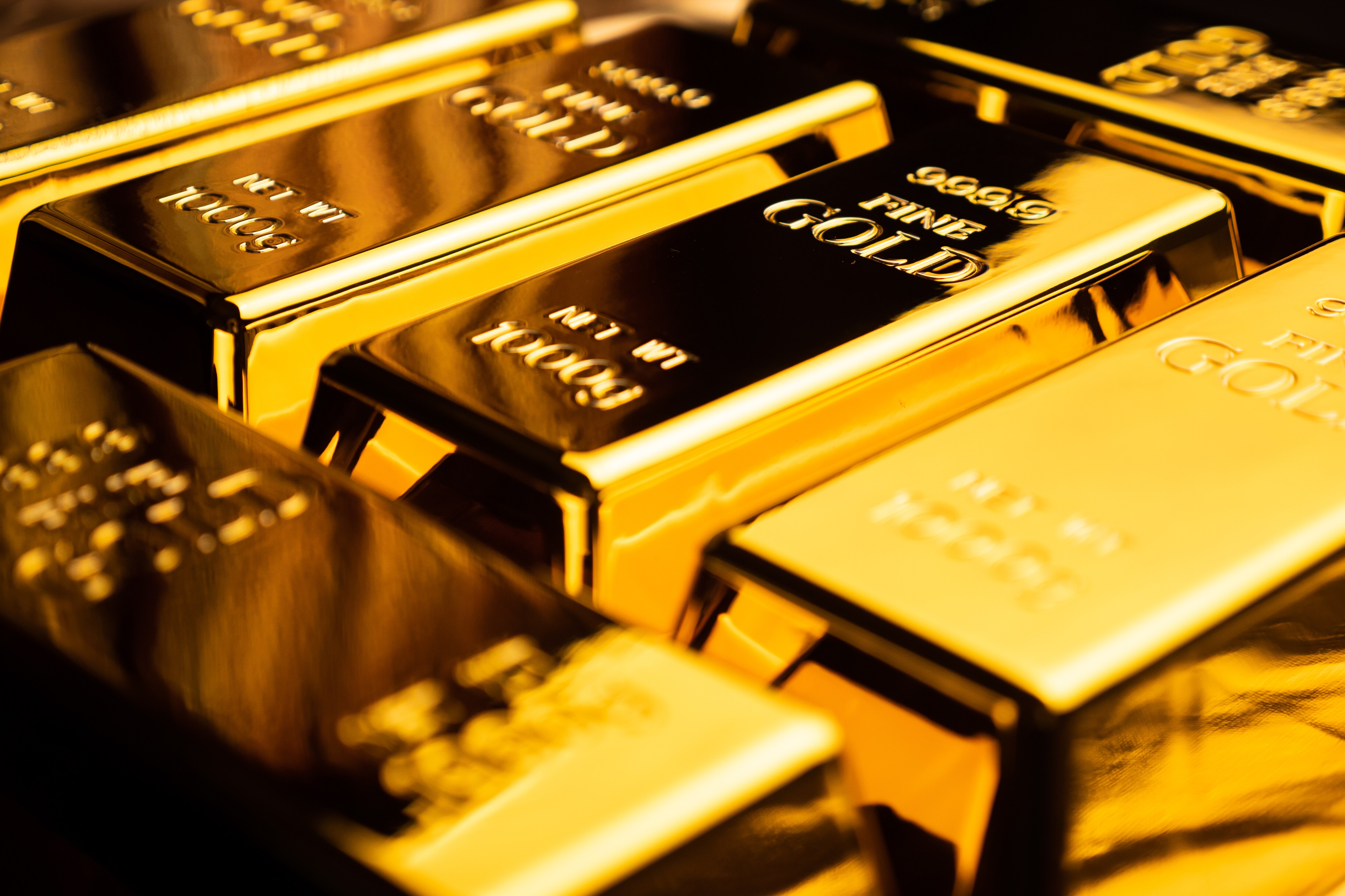Gold Price Falls Further, Global Rate Steady Ahead Of Central Bank Decisions