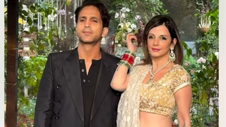 ऋतिक रोशन के कजिन ईशान रोशन की शादी में पहुंची एक्स वाइफ सुजैन खान, बॉयफ्रेंड अर्सलान गोनी के साथ दी पोज