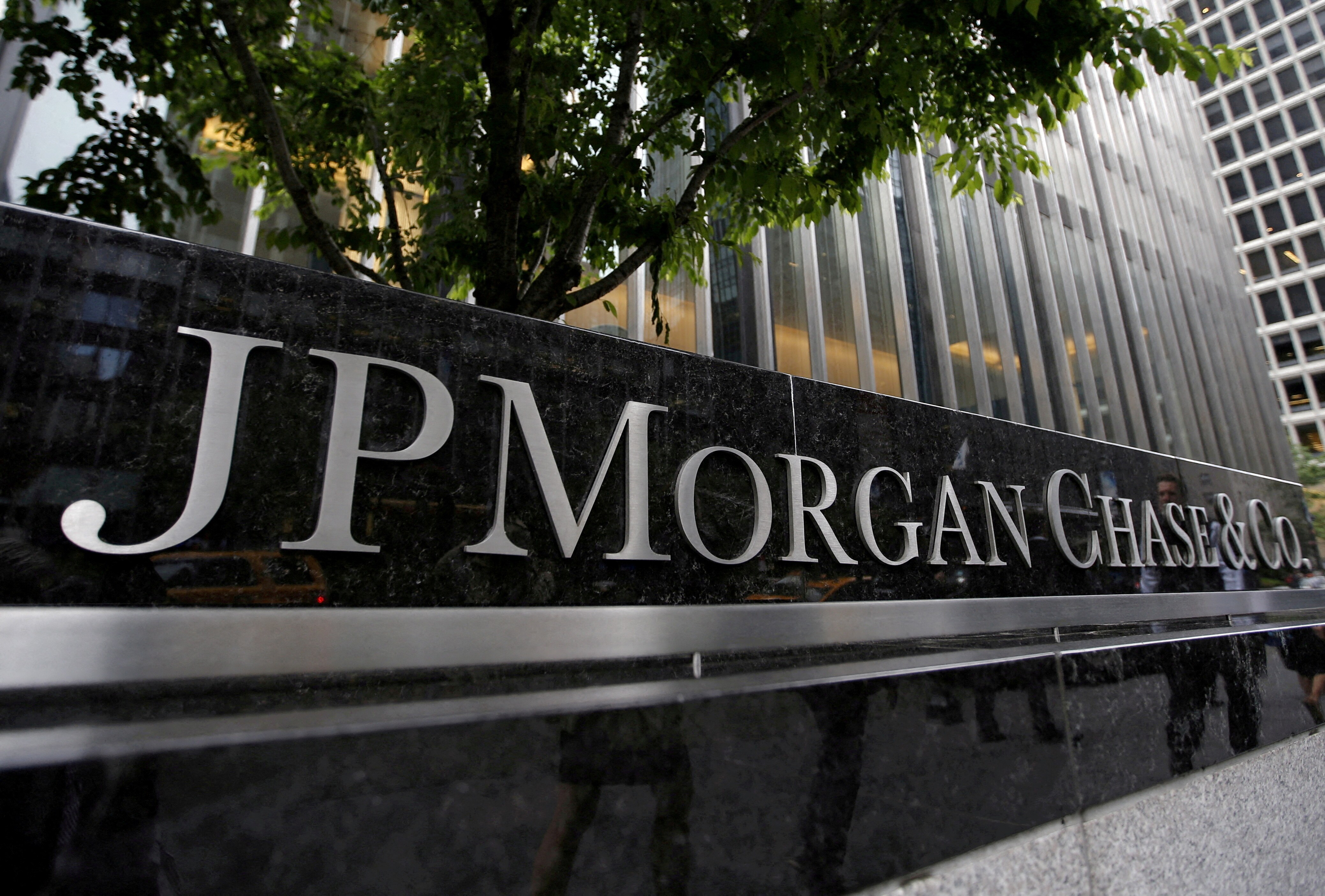 JPMorgan Trader Spoofed So Fast Colleagues Urged Ice on Fingers