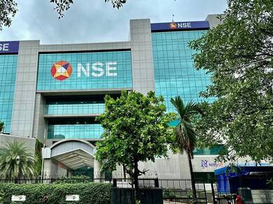 Stock Market Today: Sensex, Nifty Close Lower As Banks, IT Stocks Drag; FPIs Turn Net Buyers