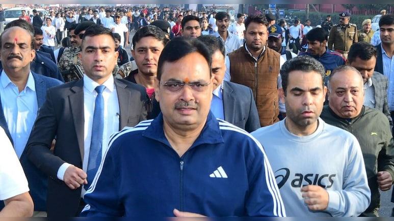 सीएम भजनलाल ने युवाओं के साथ लगाई दौड़, 'रन फॉर व&zwj;िकस&zwj;ित राजस्&zwj;थान' को द&zwj;िखाई हर&zwj;ी झंडी