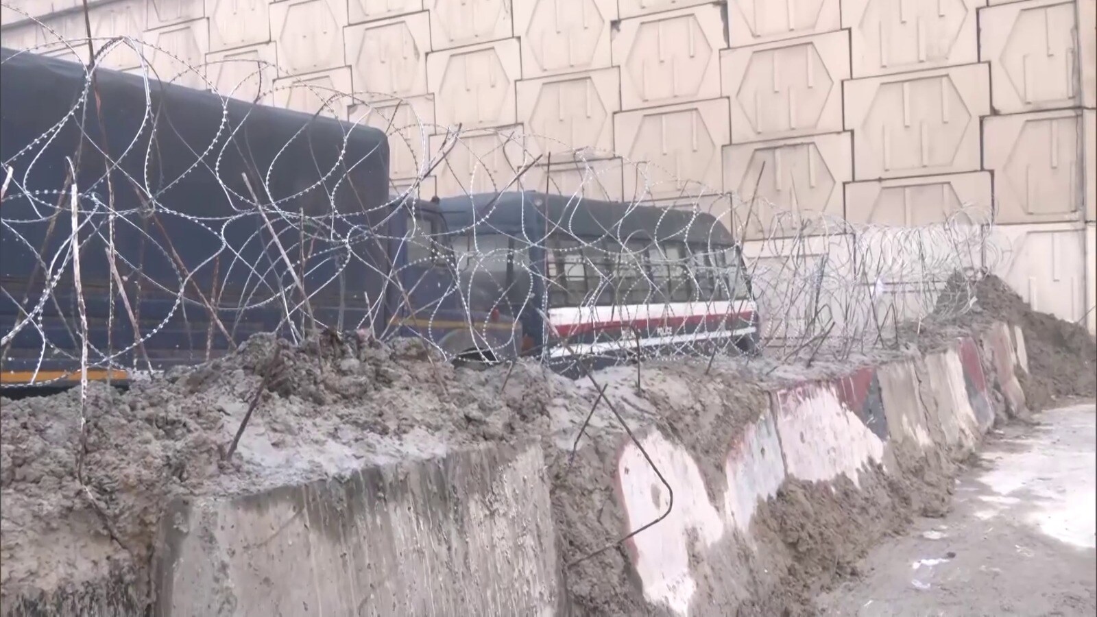 Singhu, Tikri Borders Remain Sealed As Farmers' Stir Enters Day 3, Delhi Police Extra Vigilant