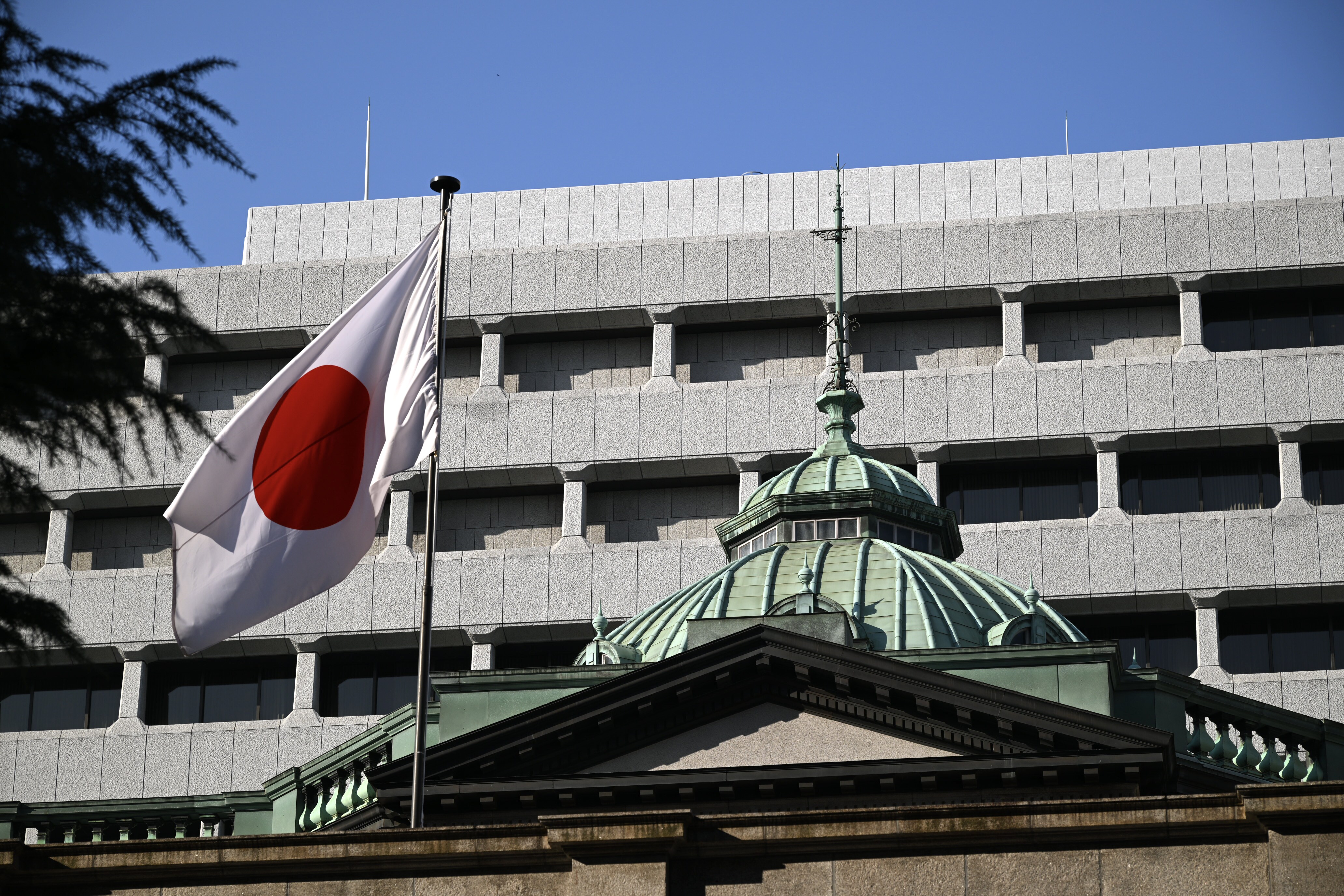 BOJ Is Said to Lean Toward Holding Key Rate At March Meeting