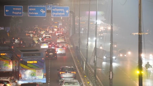 दिल्ली में बेहद खराब हुई हवा की गुणवत्ता, GRAP 3 के बाद अब GRAP 4 की पाबंदियां भी लगाई गईं