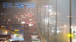 दिल्ली में बेहद खराब हुई हवा की गुणवत्ता, GRAP 3 के बाद अब GRAP 4 की पाबंदियां भी लगाई गईं