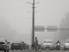 Dense Fog Blankets Delhi-NCR, Air Quality Remains 'Very Poor'