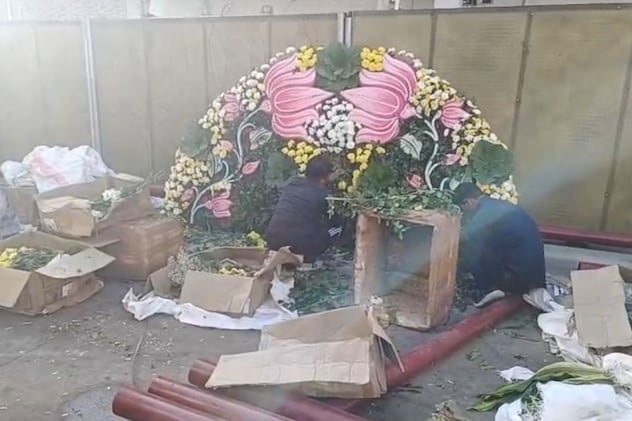 बाबा श्याम के दरबार को सजाने में लगे कारीगर