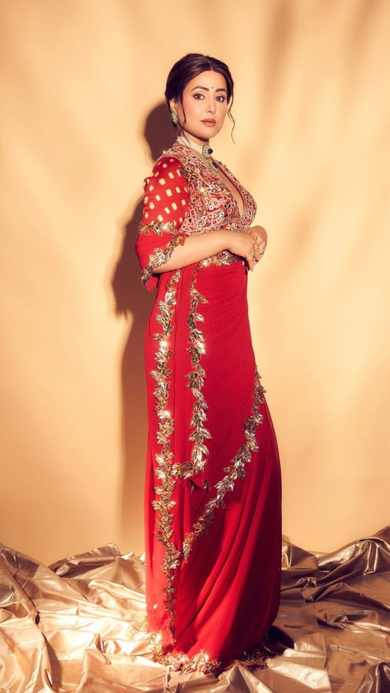 Hina Khan Serves Royal Vibes in a Red Saree
