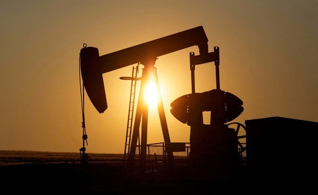 Oil Set For Weekly Gain As Oil Producers Considers Output Cut