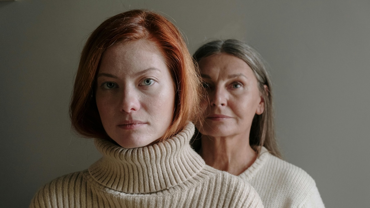 How to choose between light woollen and sweaters; How to choose between light woollen and sweaters;