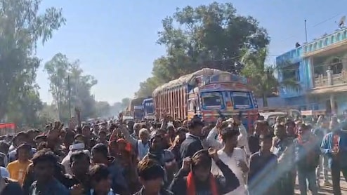 छतरपुर में किसानों का फूटा गुस्सा, NH-934 पर चक्का जाम, कई मील तक फंसे रहे वाहन