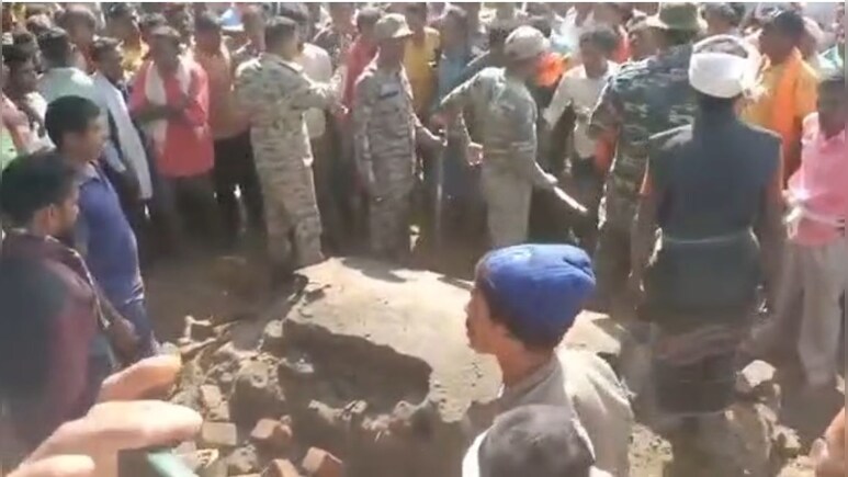 आदिवासी इलाके में शव दफनाने पर बवाल, BJP पर कांग्रेस ने धर्मांतरण पर द्वेष बढ़ाने का लगाया आरोप