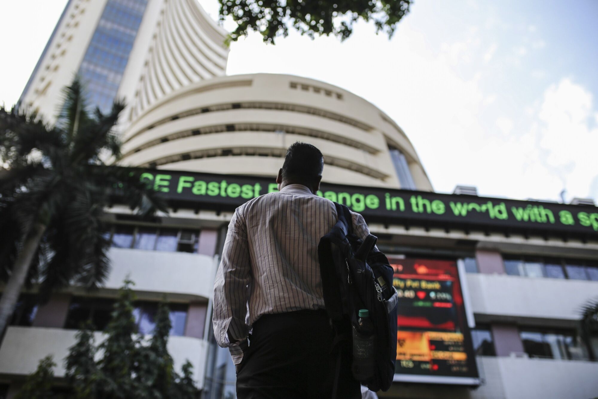 Stock Market Today: Sensex, Nifty Fall Most In A Week As HDFC Bank, RIL, ICICI Bank Drag; FPIs Net Sellers