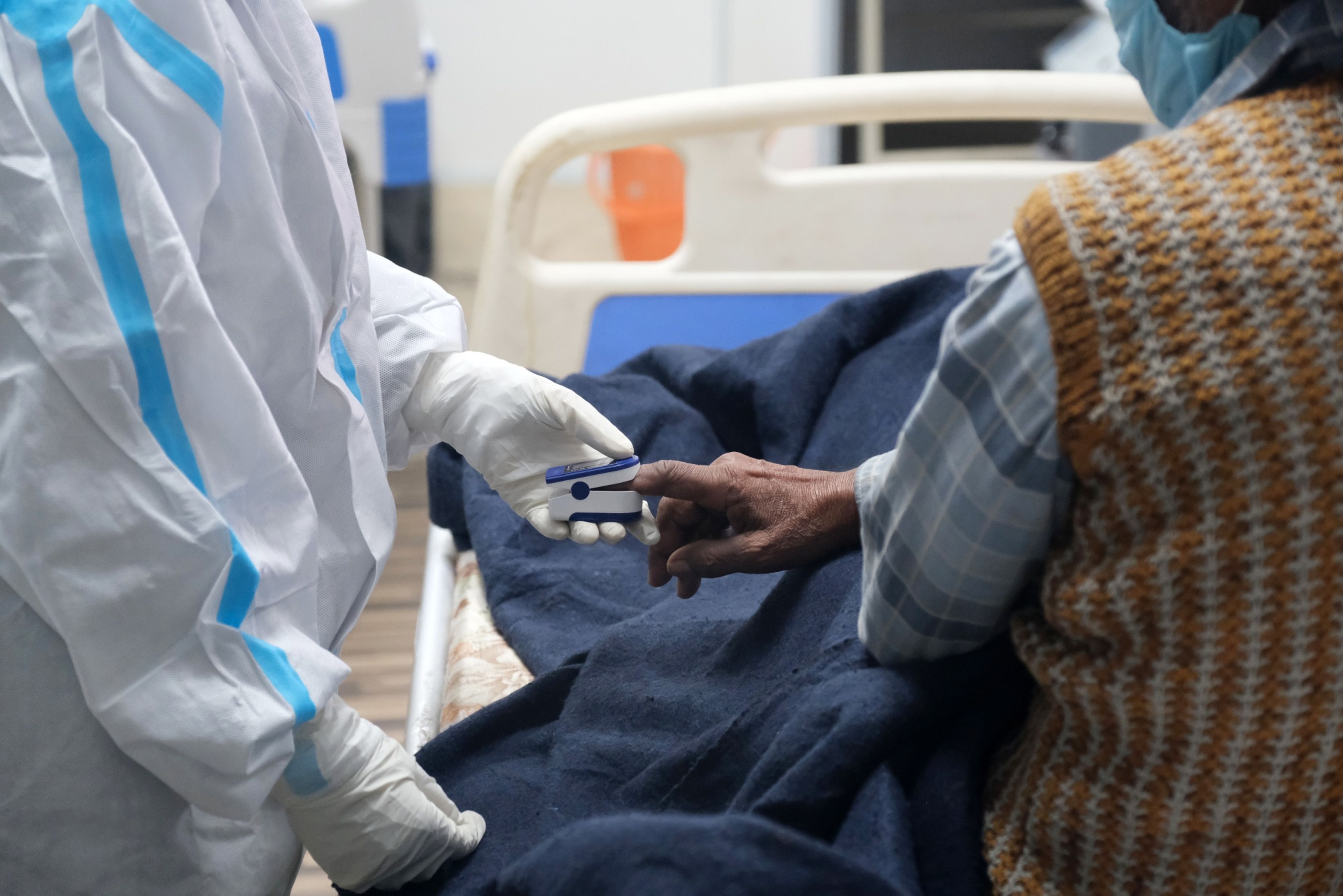 Omicron Coronavirus Live Updates: Nearly 2.6 Lakh New Cases, Omicron Tally At 8,209