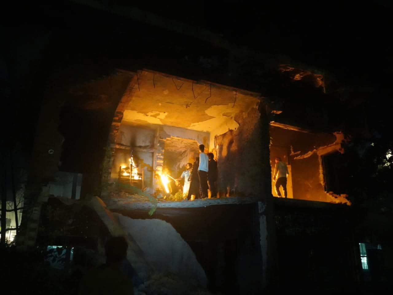 दंगाइयों ने बंगबंधु शेख मुजीबुर रहमान के पैतृक घर को भी नहीं छोड़ा