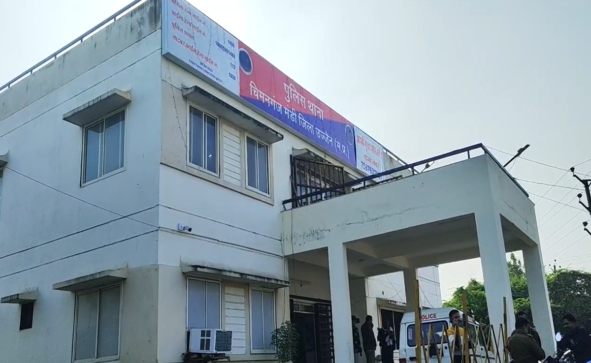 Fake Currency: नकली नोट छापने वाला गिरोह धराया, लाखों रुपये के नकली नोट व उपकरण जब्त