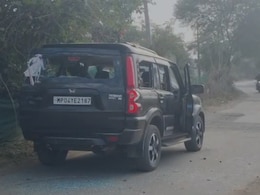 सागर में शराब कंपनी कर्मचारियों पर हमला: रास्ता रोककर की मारपीट, दो कारें तोड़ीं, चार घायल