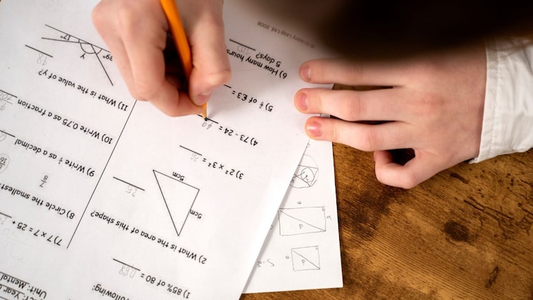 CBSE 10वीं मैथ्स में हाई स्कोर कैसे करें, एक्सपर्ट्स ने बताए आसान और असरदार टिप्स