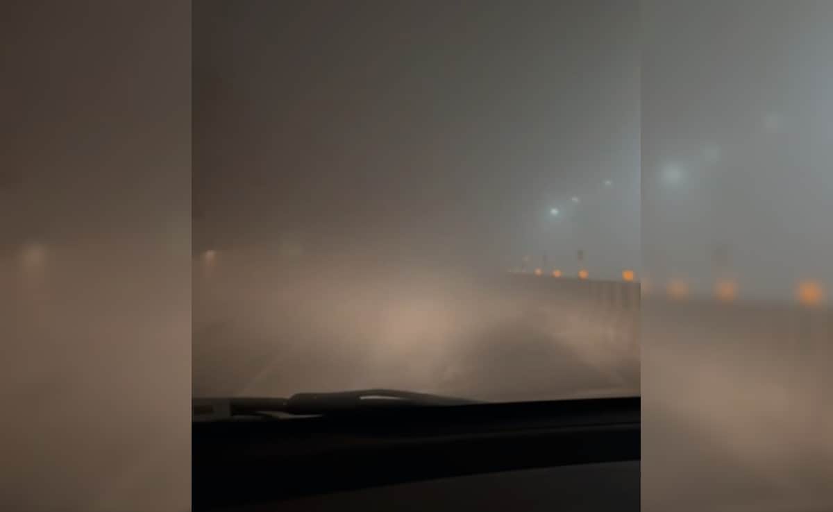 Red Alert In Delhi Over Dense Fog, Air Quality Returns To "Severe"
