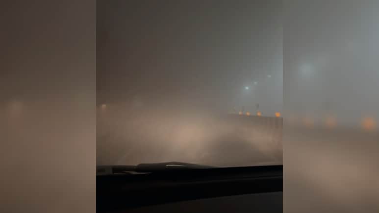 Red Alert In Delhi Over Dense Fog, Air Quality Returns To "Severe"