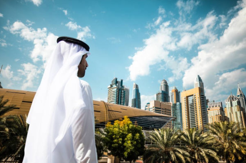 दुबई के अरबपति शेख का बेटा क्यों धोता था होटल में बर्तन, कहानी सुन आपका भी घमंड चूर-चूर हो जाएगा